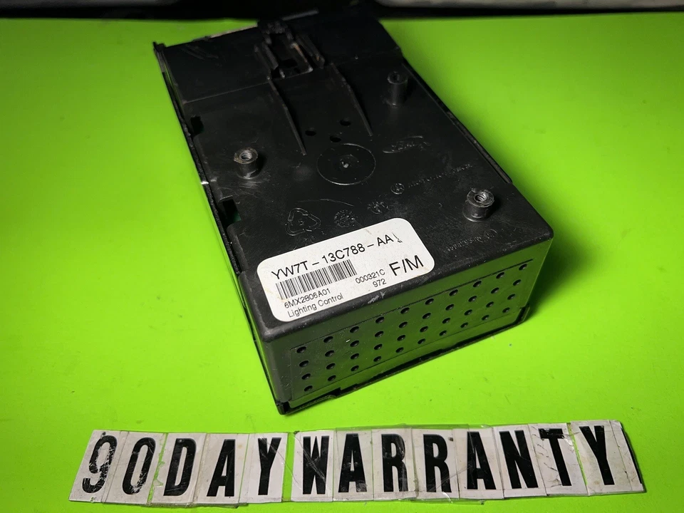 98-00 YW7T-13C788-AA CROWN VIC/GRAND MARQUIS (LCM) MÓDULO DE CONTROL DE ILUMINACIÓN OEM Foto 1 de 4