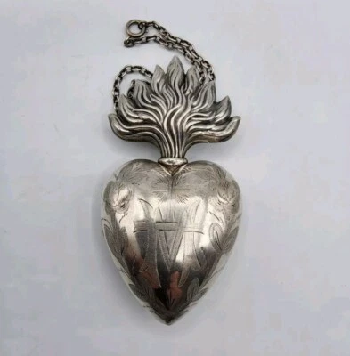 Cœur de Marie Ex Voto en métal argenté repoussé et gravé XIXème - Photo 1/4