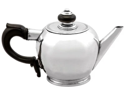 Tetera West Country plata miniatura hierba antigua alrededor de 1730 Foto 1 de 4