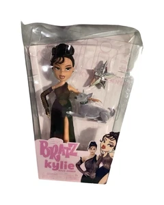 Bratz x Kylie Jenner en vestido de noche 10” muñeca de moda, perro mascota y póster 98 - Imagen 1 de 12