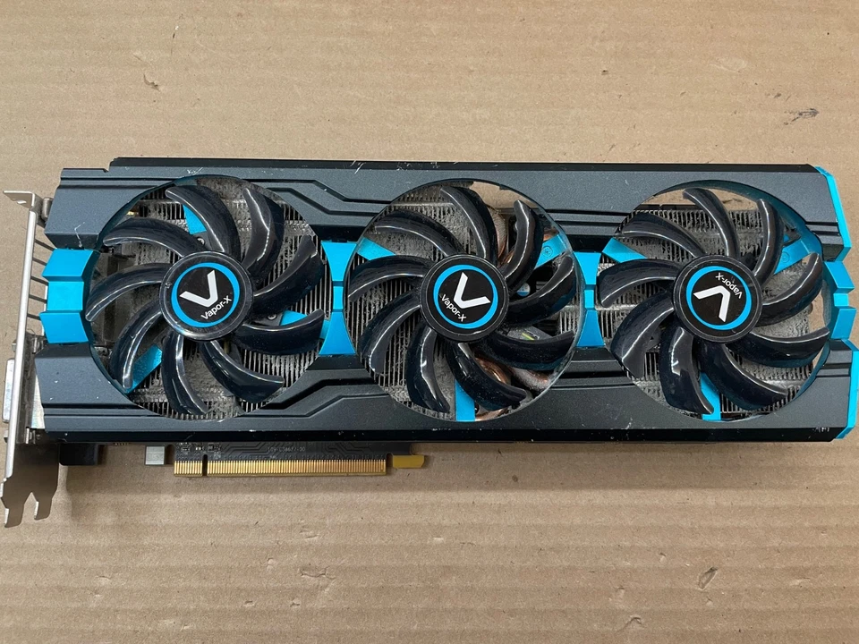 Sapphire Vapor-X R9 280X DDR5 PCI-E 299-1E210-208SA - Image 1 of 4