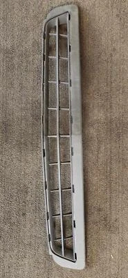 2010-13 Chevrolet Camaro LT COUPE front lower grille; 92228102 Foto 1 de 4