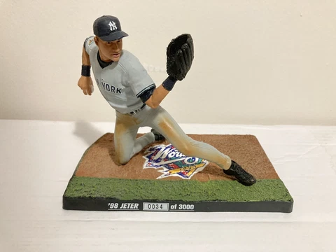 2014 Mcfarlane Derek Jeter World Series 0034/3000 (1998, Grey Throwing On Knees) Cover