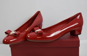 Salvatore Ferragamo Gr. 11 B Pumps Vara rot Lackleder Herz Strass Schleife - Bild 1 von 17