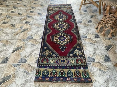 Alfombra geométrica turca vintage corredora tribal hecha a mano de Anatolia de la década de 1970 2,0x6,6 pies Foto 1 de 4