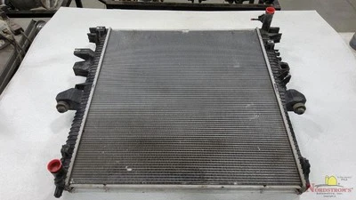 2018 Nissan Titan Radiator Foto 1 de 4