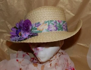 FLOWERED WOMEN'S SUMMER WIDE BRIM BEIGE STRAW HAT w/FLORAL BAND - BNWOT - Picture 1 of 1