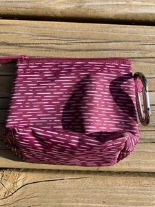 Treinta y un pequeño bolso de monedas con cremallera con clip de metal estampado púrpura y rosa, forrado - Imagen 1 de 12