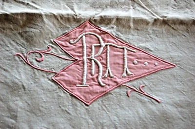 DRAP ancien brodé main  R.M 210x280 cm - Photo 1/4