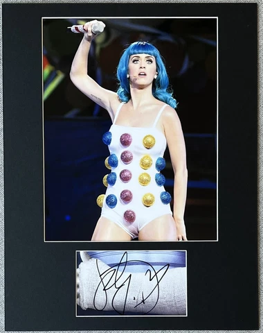 Katy Perry Signed In Person 11x14 Matted Autograph & Photo - Authentic Cover