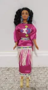 Barbie bambola nativi americani vintage 1994 con vestito e scarpe - Foto 1 di 3