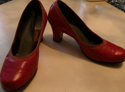 VINTAGE 1940s RED LEATHER HIGH HEEL SHOES LEATHER, SOLES MEASURE 9.5 (7) - Image 1 of 4