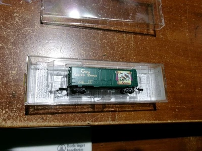 micro-trains z-scale 40' standard boxcar plug door-TWELVE DAYS OF CHRISTMAS - Image 1 of 3