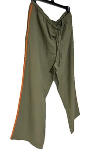 New York & Company Pantaloni sportivi verdi cropped elastico in vita con coulisse grande - Foto 1 di 13