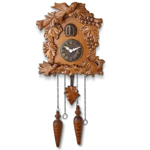 Reloj de cuco Kendal artesanal de madera de tilo con tallado a mano y silenciador nocturno - Imagen 1 de 9