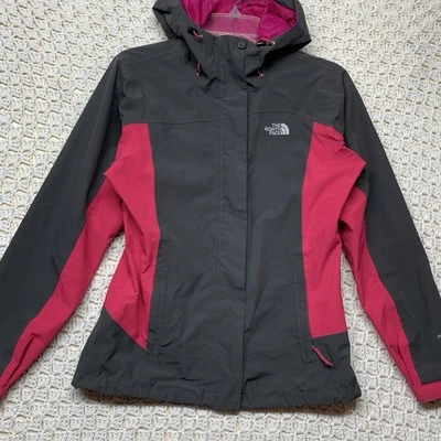 Chaqueta The North Face para mujer talla pequeña rosa y gris abrigo con capucha suave Foto 1 de 4
