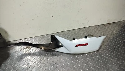 2008-2009 SUZUKI GSXR 600 750 OEM ЛЕВЫЙ БОКОВОЙ ХВОСТОВОЙ ОБТЕКАТЕЛЬ В СБОРЕ ИМЕЕТ СЫПЬ!! - Изображение 1 из 4