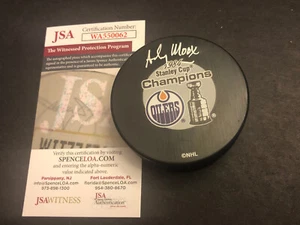 JSA ANDY MOOG SIGNED OILERS 1984 STANLEY CUP CHAMPIONS PUCK W/ HOLDER 062 - Picture 1 of 3