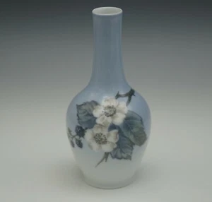 ROYAL COPENHAGEN PORCELAIN BERRIES AND BLOSSOM #288 BUD VASE VINTAGE 1953 - Picture 1 of 7