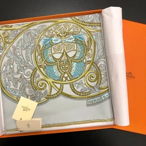 MINT w/Tag & Box HERMES Silk Scarf La Charmante aux Animaux Patina Unused 90 35″ - Picture 1 of 23