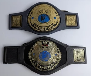 2 Vintage WWF Gürtel einer (blau 1998 Jakks Pacific) (andere Markenlos) WWF Champion Belt - Bild 1 von 13