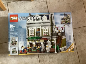 Lego 10243 Parisian Restaurant - Picture 1 of 2