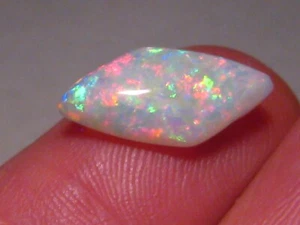 3.1 ct.  white  Opal -  Coober Pedy -  Red and Blue - Picture 1 of 14