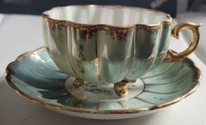 Taza de té y platillo iridiscente Sealy Royal China 2,25 pulgadas taza flores de colección con patas - Imagen 1 de 8