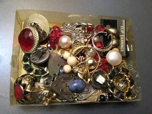 Box of vintage Costume clip on earrings 11 oz 6x4" box - Picture 1 of 4