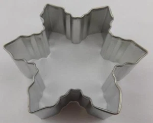 Cortador de galletas de Navidad de metal Celebrate It copo de nieve utensilios para hornear nuevo - Imagen 1 de 3