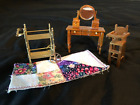 LOT 7 Meubles Miniature De Maison Poupée : vanité, chariot à boissons, courtepointe, chaise haute
