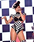 Katy Perry posierendes schwarz-weiß kariertes Outfit 8x10 FOTODRUCK