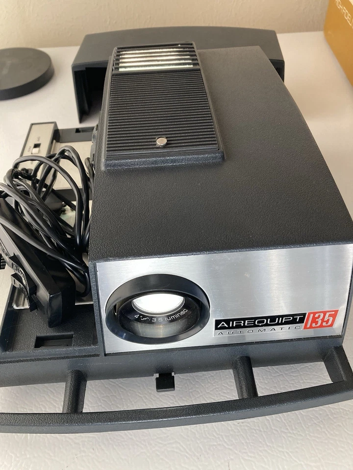 Vintage Airequipt Automatic 135 2x2 Slide Projector - Image 1 of 4