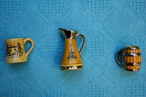 Collectable VINTAGE WADE Gold/YELLOW GR8 COND. Set- 2 x Mini Tankards- 1 x Jug - Picture 1 of 1