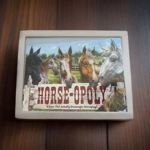 Horse-Opoly Spiel Monopoly ✨NEU✨ & Sealed • Sofort Versandfertig • 🐴 - Bild 1 von 8