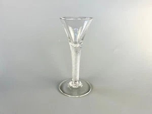 A mid 18thc Georgian airtwist wineglass c.1750 - Picture 1 of 4