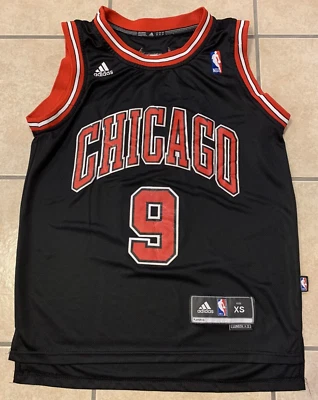 Men's XS Adidas Chicago Bulls Luol Deng #9 NBA Basketball Jersey - Image 1 of 4