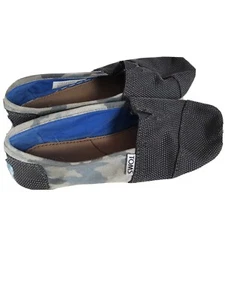 TOMS Kids Canvas Shoe Size 1.5 Camouflage Gently Used. Unisex - Picture 1 of 8