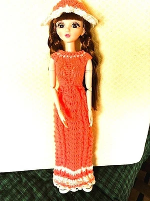 Vestido y sombrero naranja tejido a mano para adaptarse a 22 pulgadas (1/3). Ropa de muñeca hecha a mano Foto 1 de 4