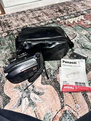 Panasonic VHSC Camcorder PalmSight  VINTAGE PV-L579D For ** Parts Only** - Image 1 of 4