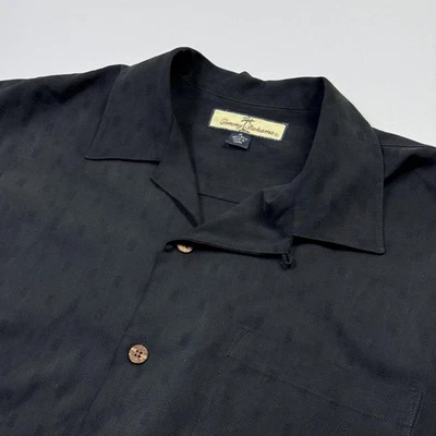 Camisa Tommy Bahama Para Hombres Mediana Negra Seda Campamento Botón Delantero Informal Resort Foto 1 de 4