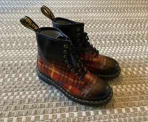 DR MARTENS 1460 Tartan Red + Black Plaid Lace Up Leather Boots 39 / US Women’s 8 - Bild 1 von 11