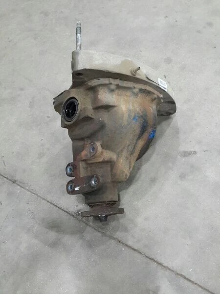 2003-2005 Lincoln Navigator Rear Differential Carrier 3.73 Ratio in Warranty OEM - Image 1 of 4