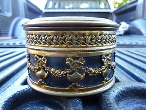 FRENCH VICTORIAN BRASS AND VELVET TRINKET BOX - Picture 1 of 6