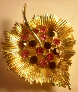 Vtg Goldtone Pink/Red Rhinestone Leaf Brooch Pin 2" - Picture 1 of 5