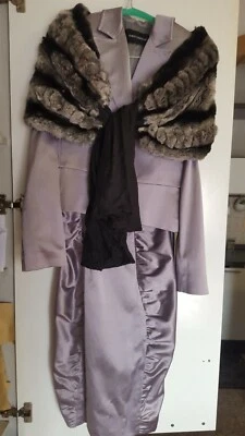 set tailleur giacca più tubino più stola di pelliccia argentata taglia 40 Flavio - Immagine 1 di 2