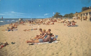 Postal de Grand Haven State Park People Enjoying Beach Lake Michigan - Imagen 1 de 2