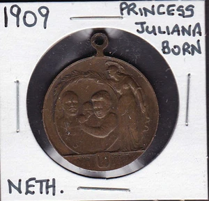 1910 Netherlands Princess Juliana Celebration Of Birth Medal - Picture 1 of 2