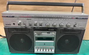 Cassetta Boombox vintage General Electric GE 3-5258A anni 80 di Goonies retrò - Foto 1 di 6