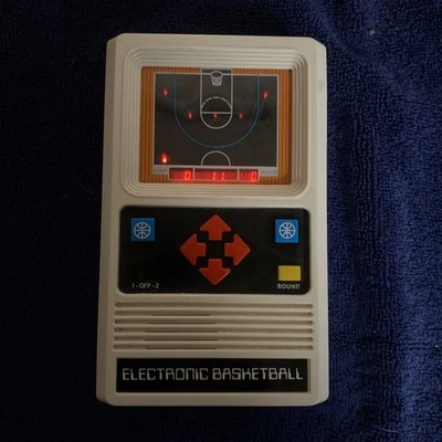 Juego portátil de baloncesto electrónico Mattel | Réplica | ¡Diversión básica! | Funciona | Foto 1 de 3